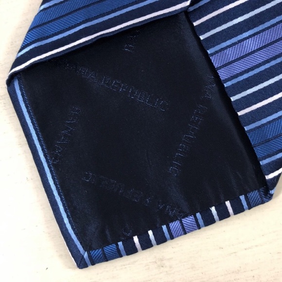 Banana Republic Tie Blue and White Stripes EUC - Picture 6 of 6